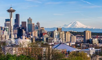 Panoramic view of Seattle with the mountain